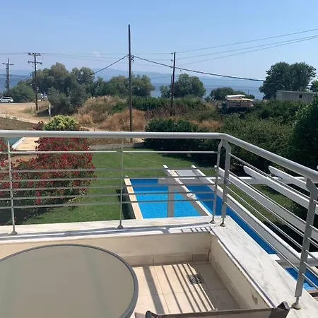 With Pool Paliouri