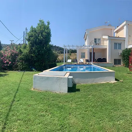 With Pool Vila Paliouri